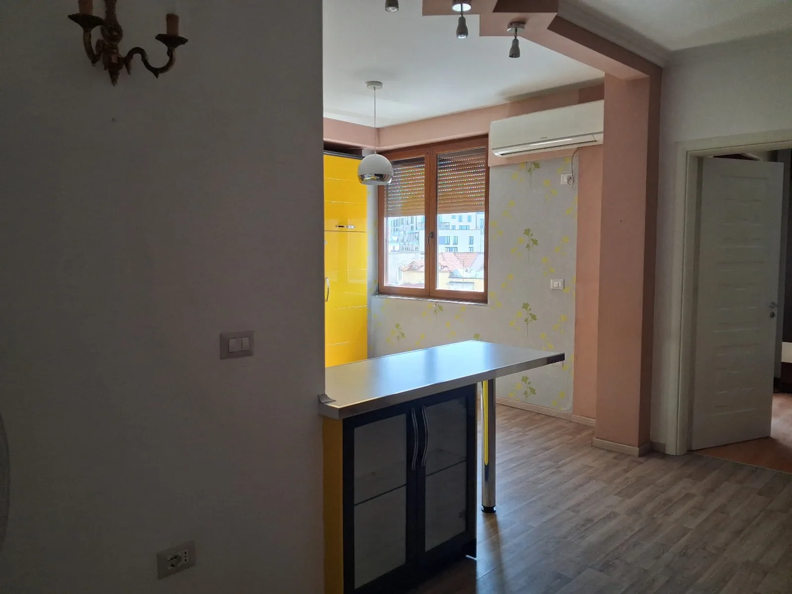 Apartament me qera 1+1 ne Qender (ID B2101142) Tirane