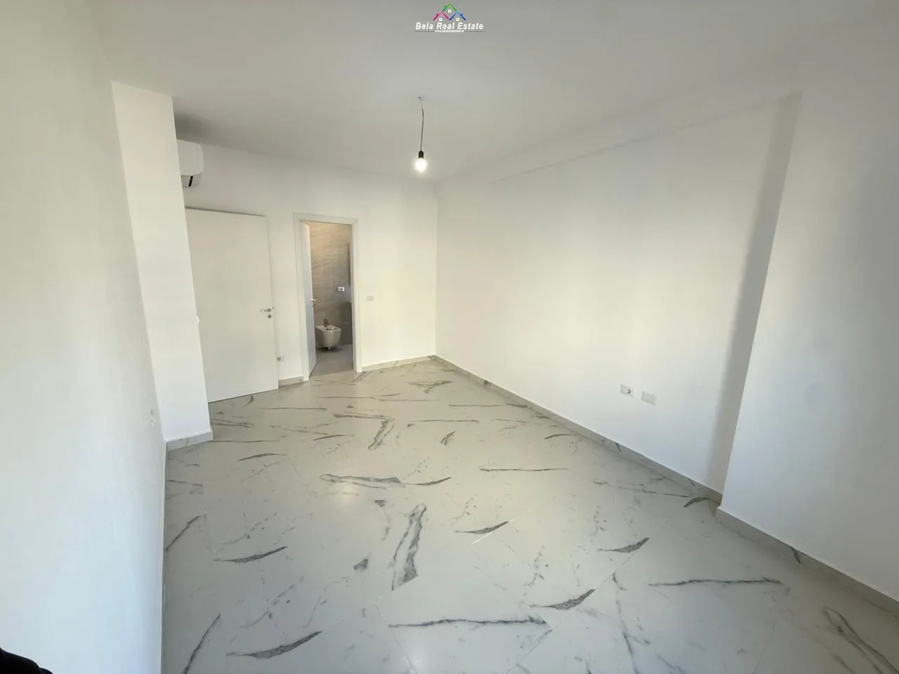 Zyre Me Qera 2+1+2 Tek Stacioni i Trenit (ID BZ2595) Tirane