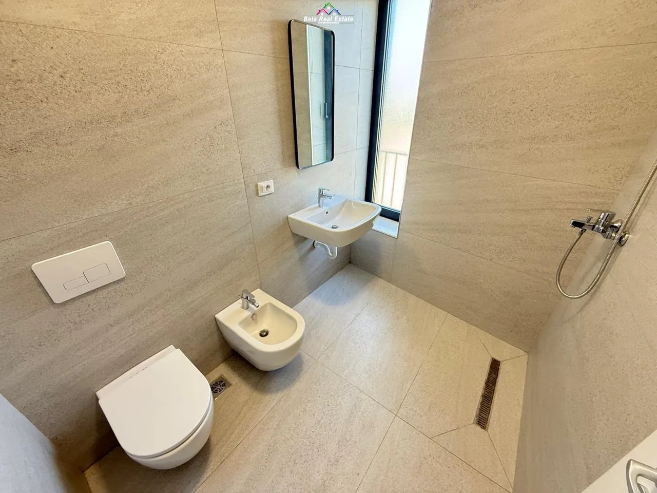 Zyre Me Qera 2+1+2 Tek Stacioni i Trenit (ID BZ2595) Tirane