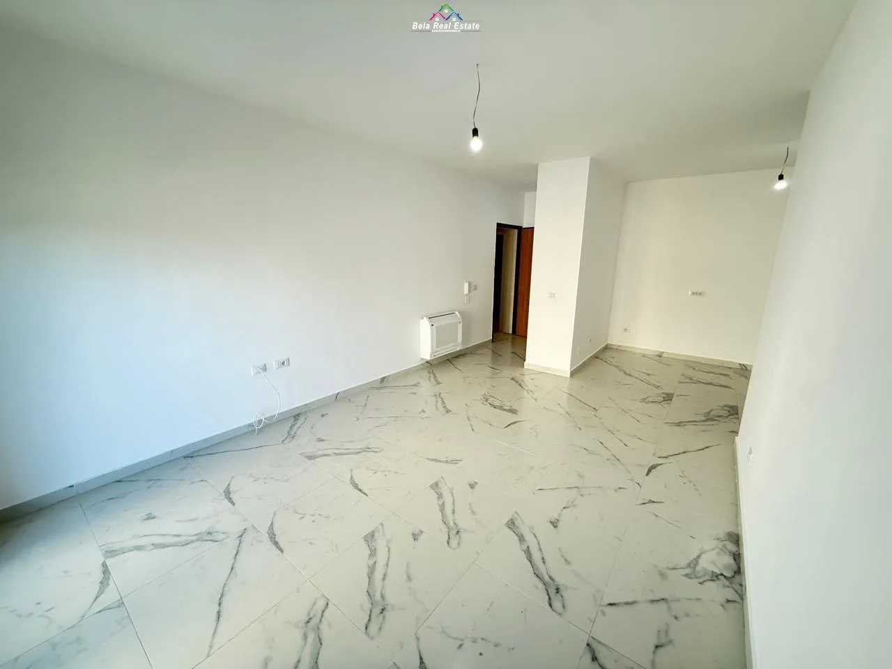 Zyre Me Qera 2+1+2 Tek Stacioni i Trenit (ID BZ2595) Tirane