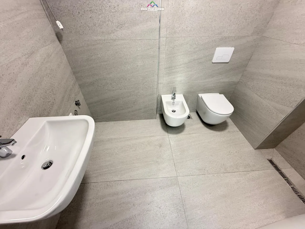 Zyre Me Qera 2+1+2 Tek Stacioni i Trenit (ID BZ2595) Tirane