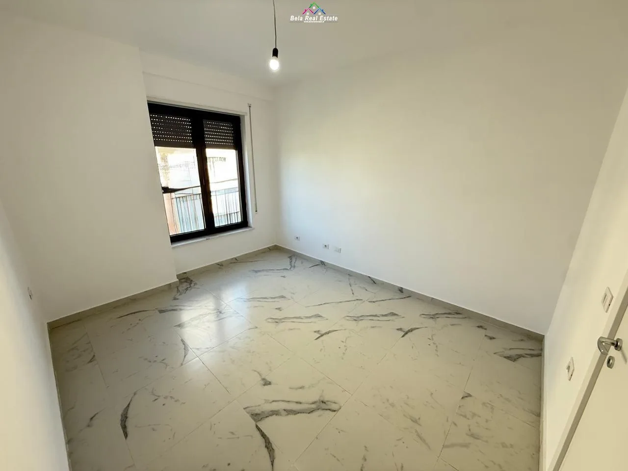 Zyre Me Qera 2+1+2 Tek Stacioni i Trenit (ID BZ2595) Tirane