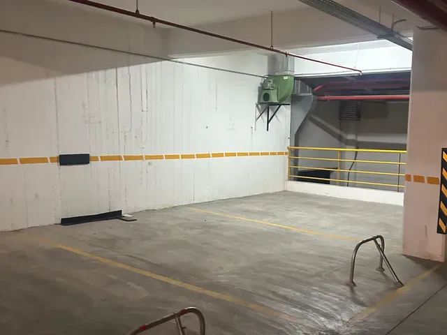 Garazhd Ne Shitje Tek Fusha e Aviacionit ( ID BG51019) Tirane