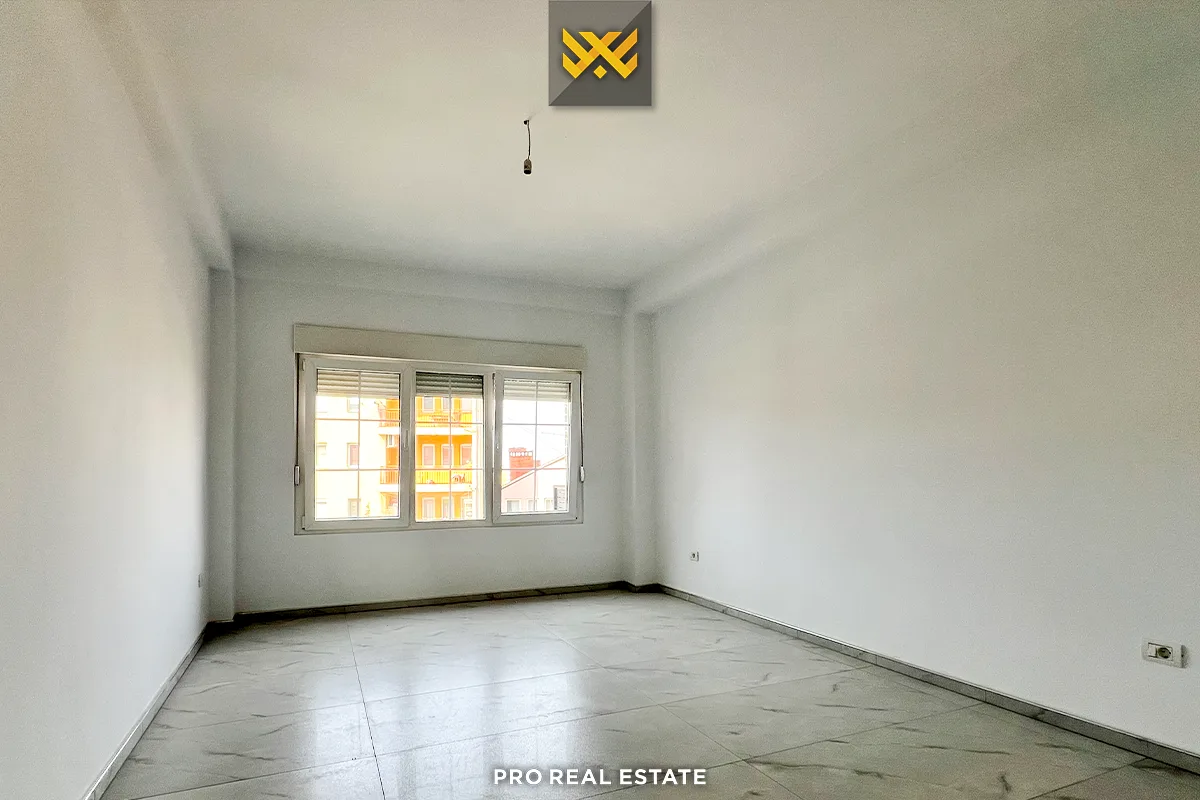 Lokal / Zyrë 235m² me #QIRA në Aktash