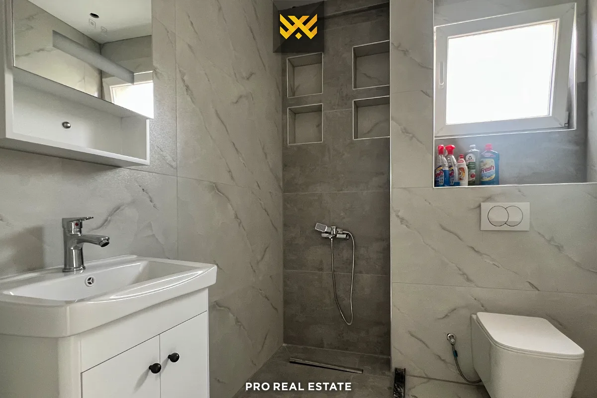 Lokal / Zyrë 235m² me #QIRA në Aktash
