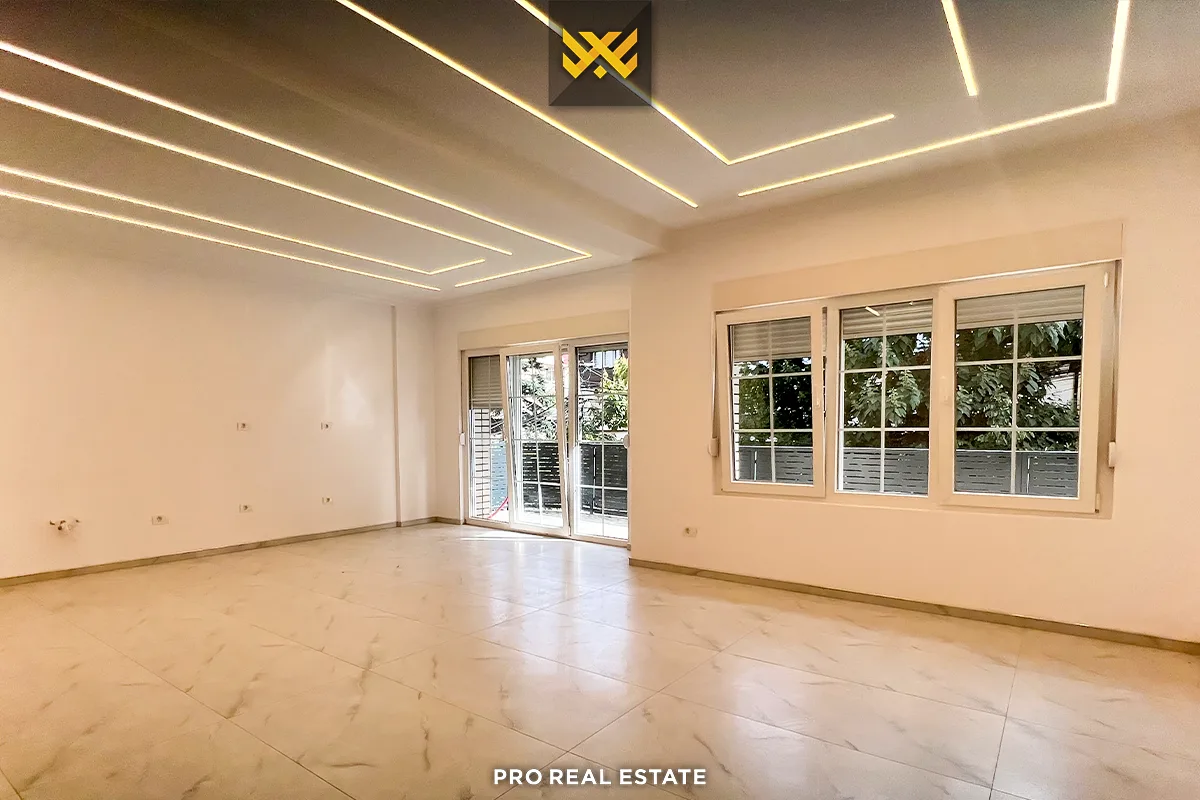 Lokal / Zyrë 235m² me #QIRA në Aktash