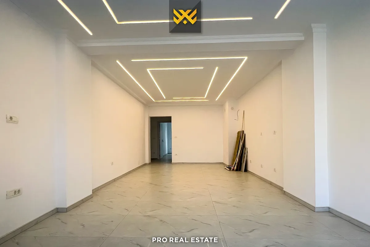 Lokal / Zyrë 235m² me #QIRA në Aktash