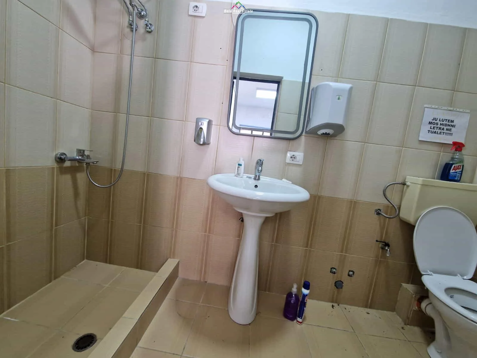 Zyre Me Qera Tek Pazari i Ri ( ID BZ2932) Tirane