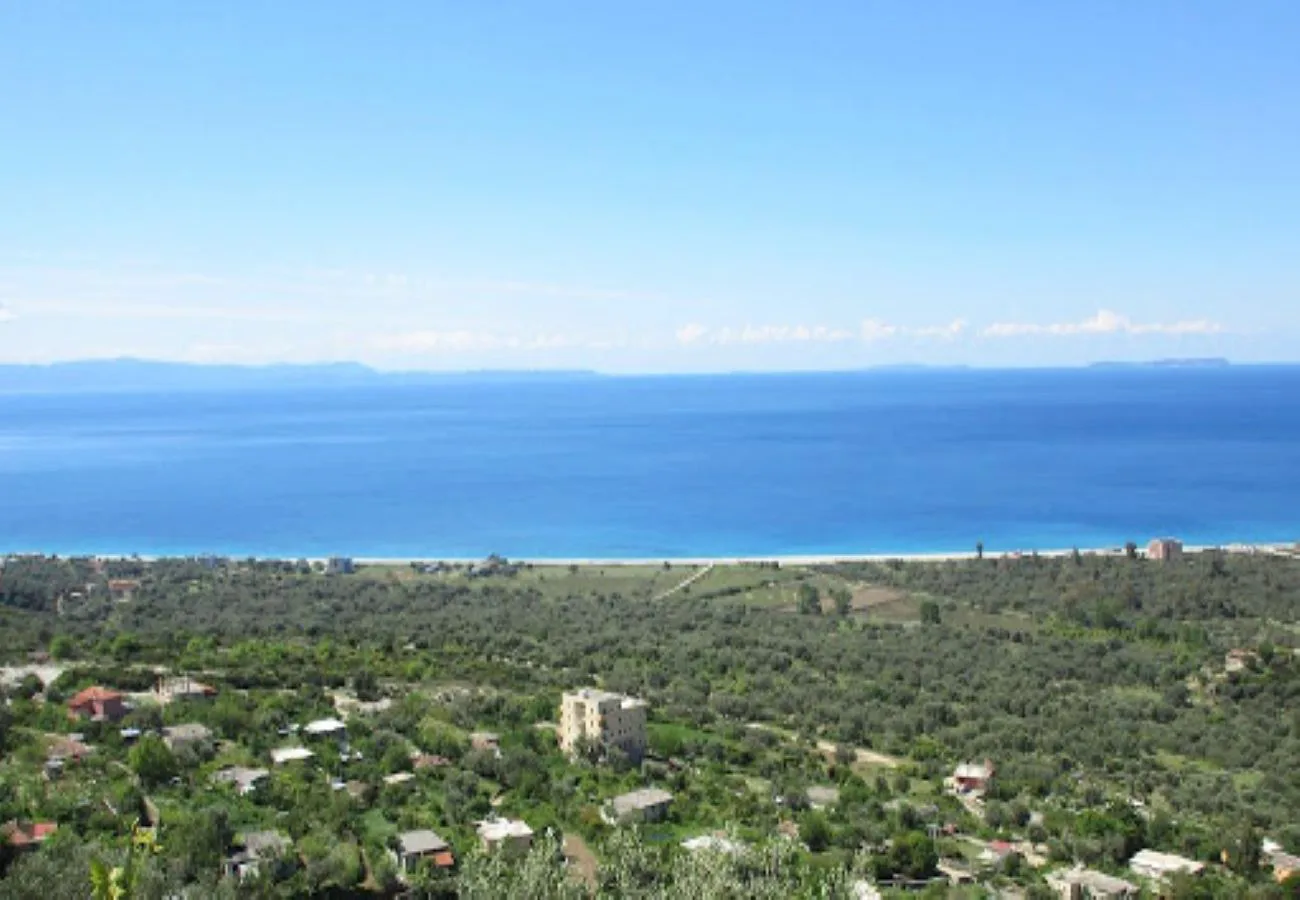 Shitet tokë kullotë borsh, sarandë.