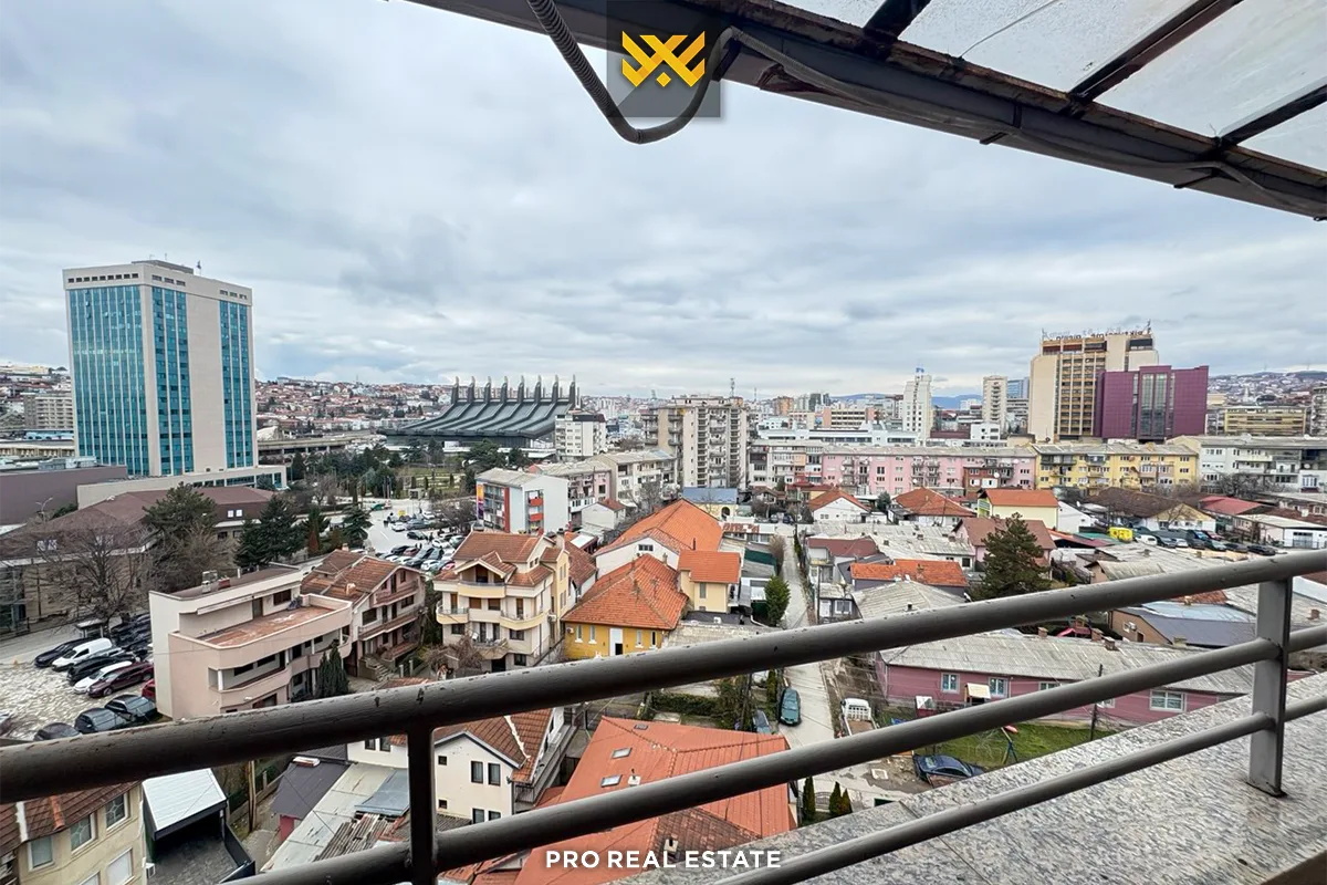 Banesë Penthouse 200m² + 60m² për #SHITJE në Pejton