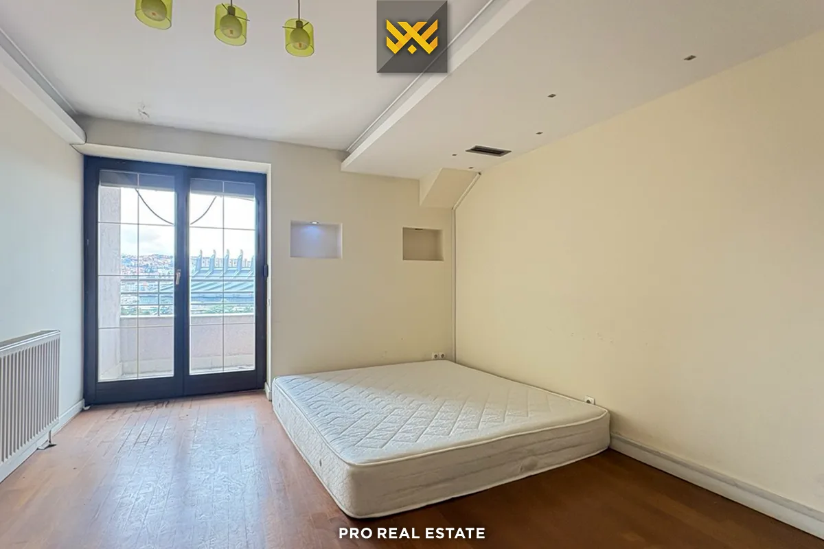 Banesë Penthouse 200m² + 60m² për #SHITJE në Pejton