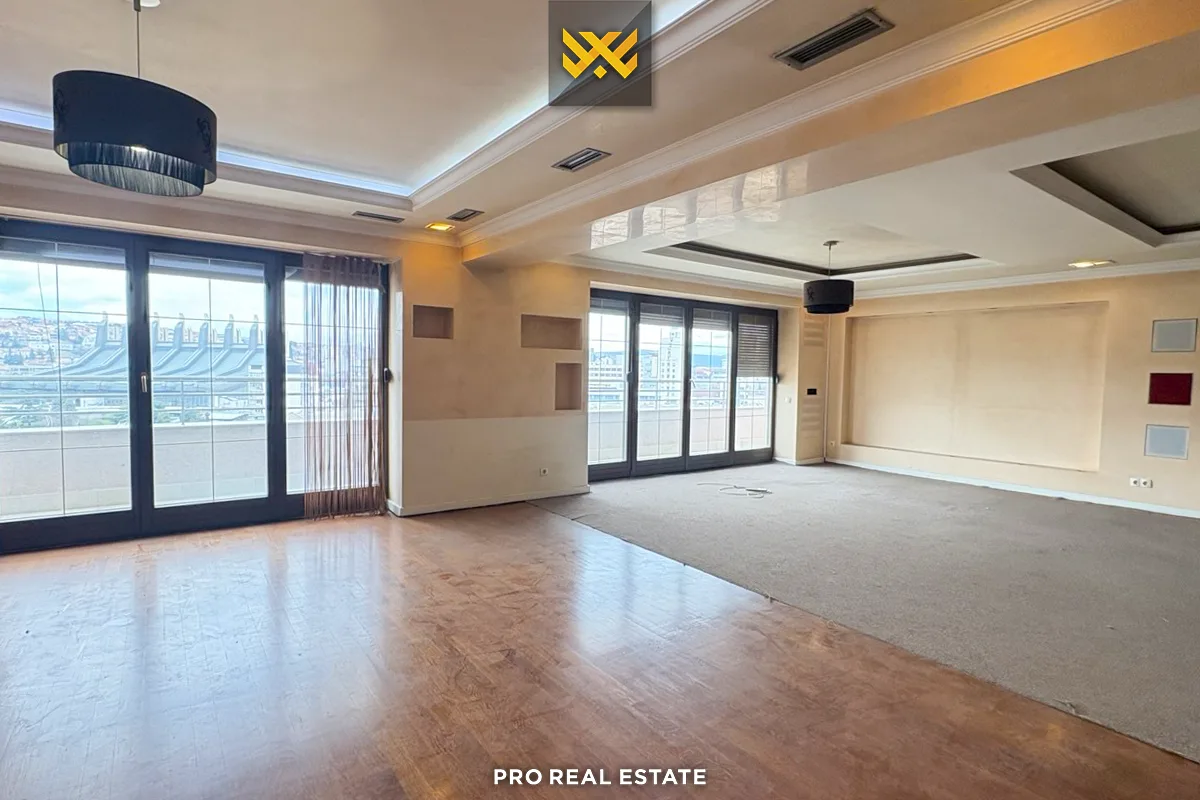 Banesë Penthouse 200m² + 60m² për #SHITJE në Pejton
