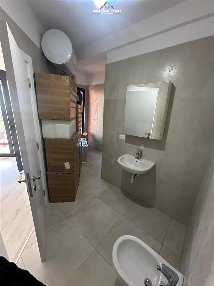Zyre Me Qera 3+1 Tek Kompleksi Arlis, Farmacia 10 (ID BZ2488) Tirane