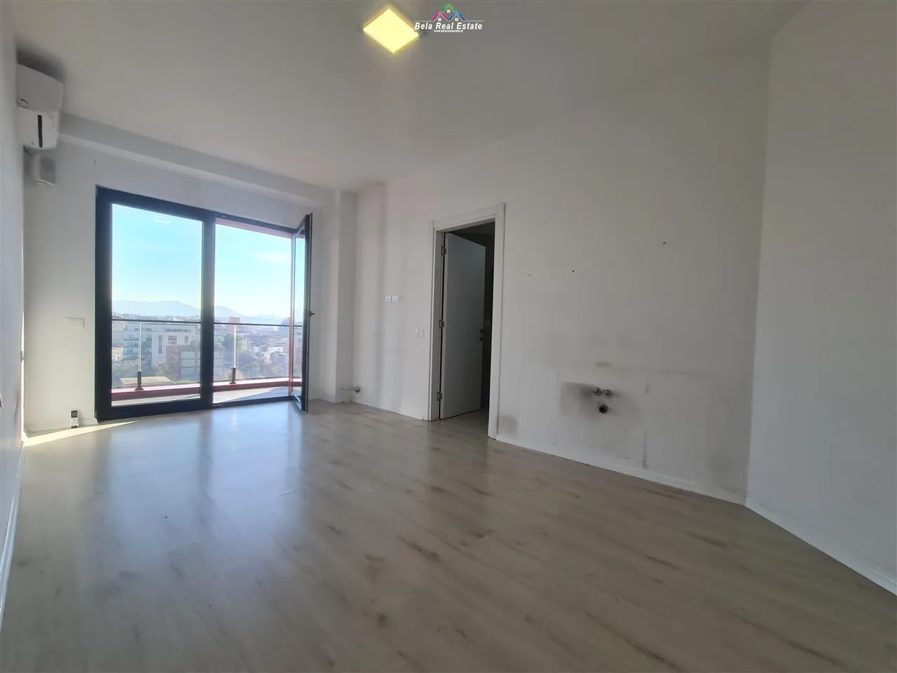 Zyre Me Qera 3+1 Tek Kompleksi Arlis, Farmacia 10 (ID BZ2488) Tirane
