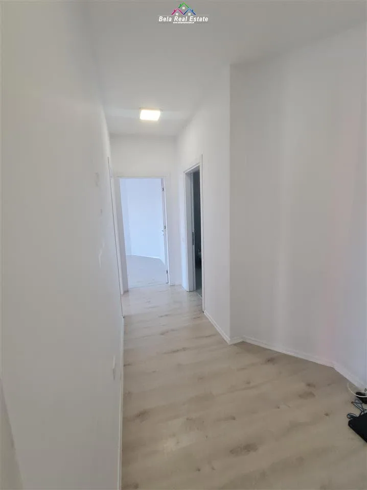Zyre Me Qera 3+1 Tek Kompleksi Arlis, Farmacia 10 (ID BZ2488) Tirane