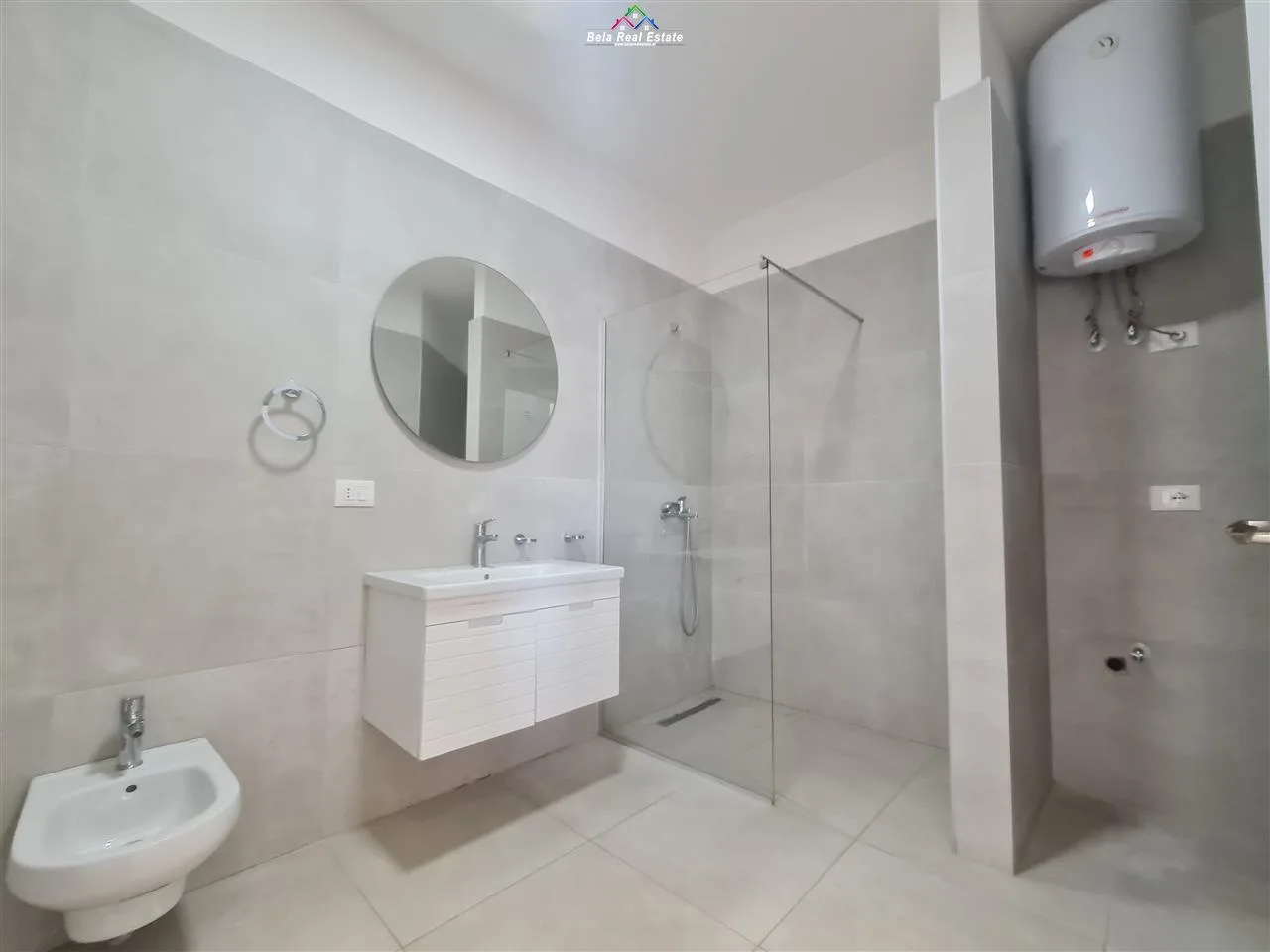 Zyre Me Qera 3+1 Tek Kompleksi Arlis, Farmacia 10 (ID BZ2488) Tirane