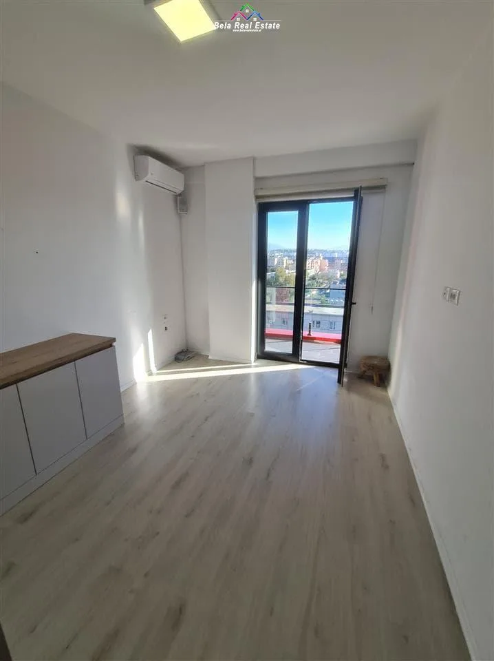 Zyre Me Qera 3+1 Tek Kompleksi Arlis, Farmacia 10 (ID BZ2488) Tirane