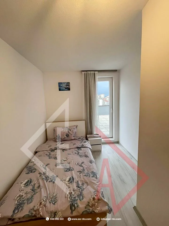 Shitet Banesë – Penthouse i Vogël | 65m² banim + 56m² Terasë | Kompleksi Naki Trade, Mati 1 – Prishtinë