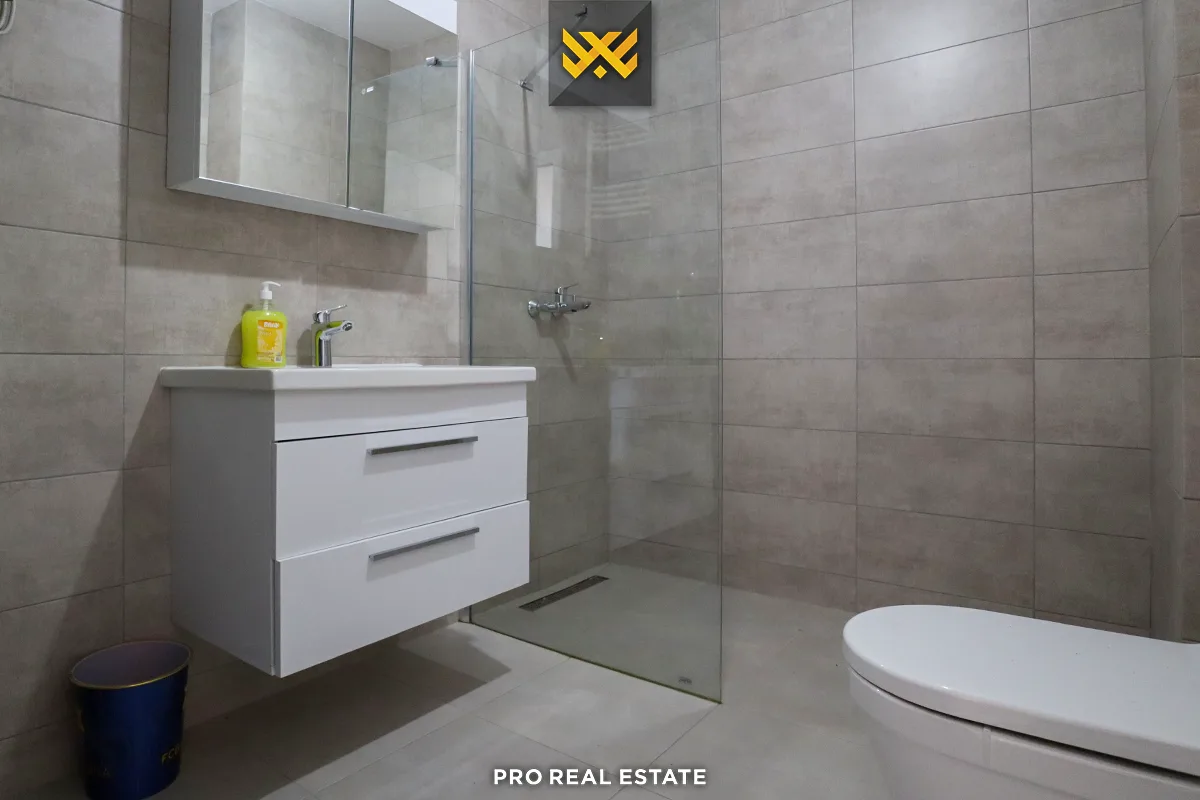 Banesë / Zyrë 115m² me #QIRA në Pejton