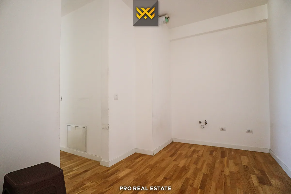 Banesë / Zyrë 115m² me #QIRA në Pejton