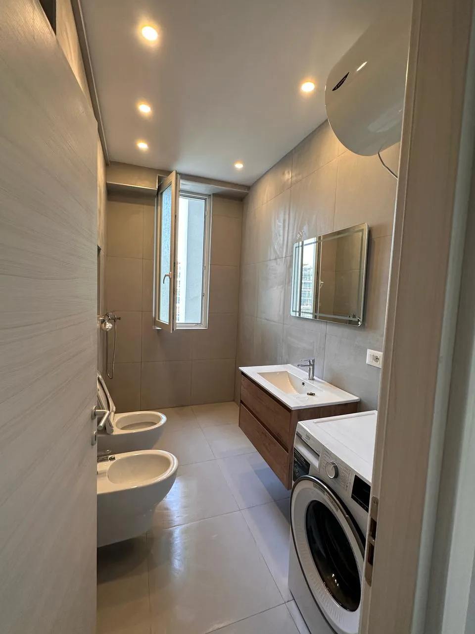 Apartament Me Qera 1+1 Tek Fusha e Aviacionit (ID B2101120) Tirane