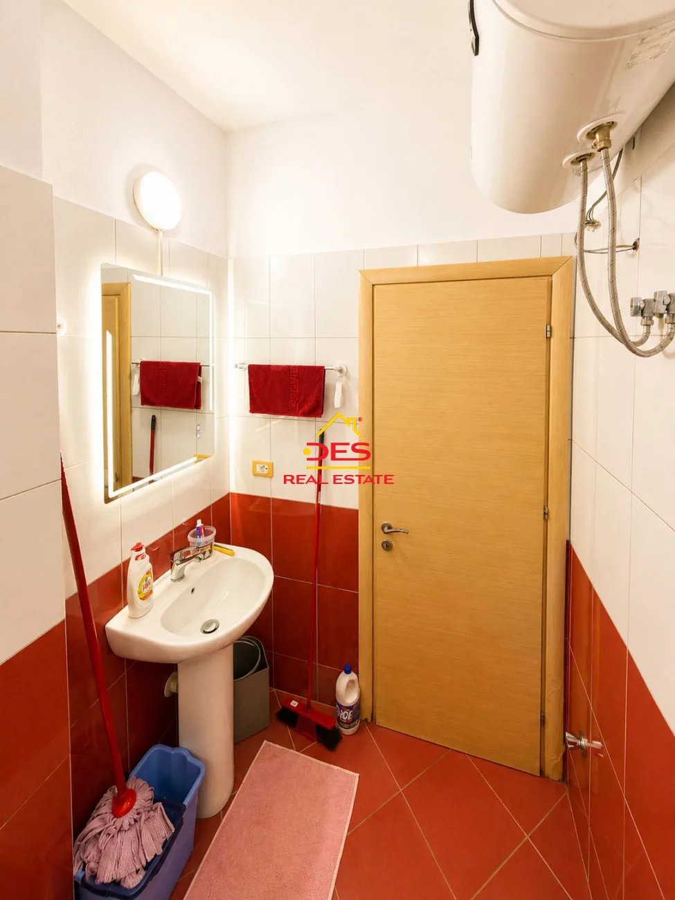 Shitet apartament 2+1 pranë gjykatës së rrethit gjyqësor , vlorë.