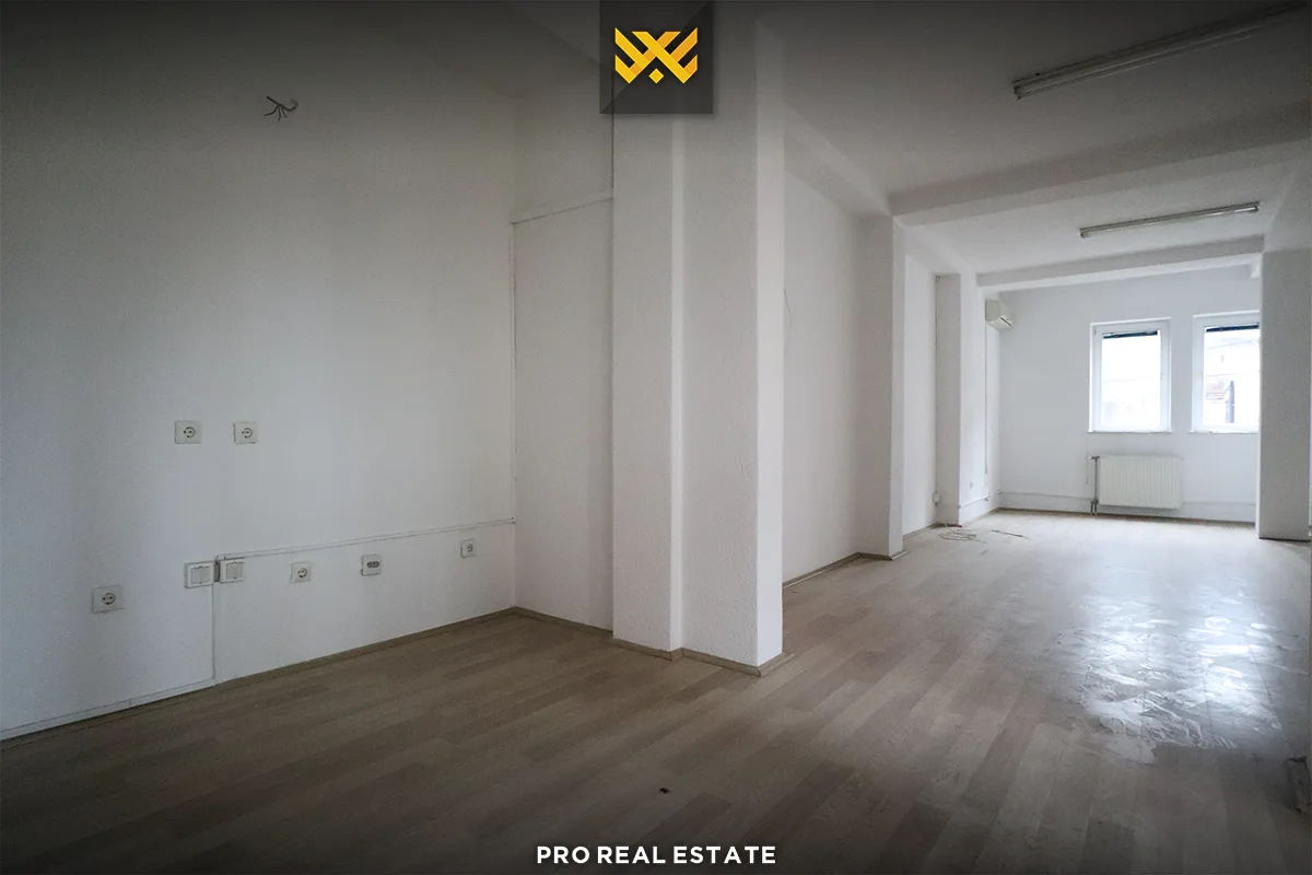 Shtëpi - Zyrë 1000m² me #QIRA në Tophane.