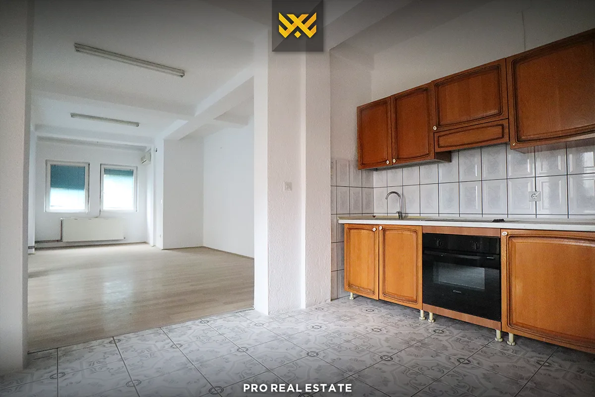 Shtëpi - Zyrë 1000m² me #QIRA në Tophane.