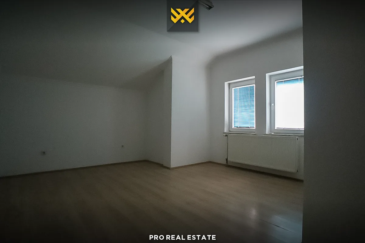 Shtëpi - Zyrë 1000m² me #QIRA në Tophane.