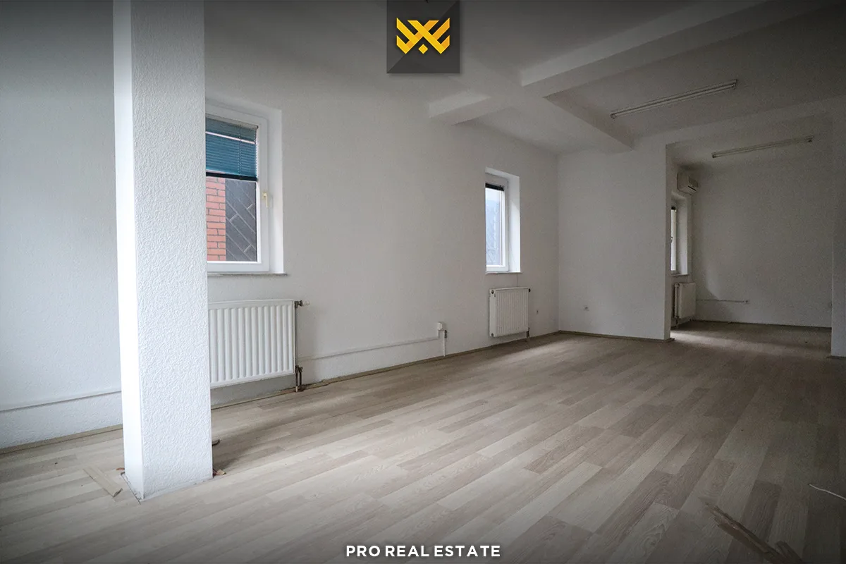 Shtëpi - Zyrë 1000m² me #QIRA në Tophane.