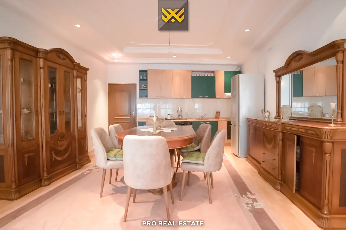 Shtëpi 550m² me #QIRA në Lagjen e Muhaxherëve.