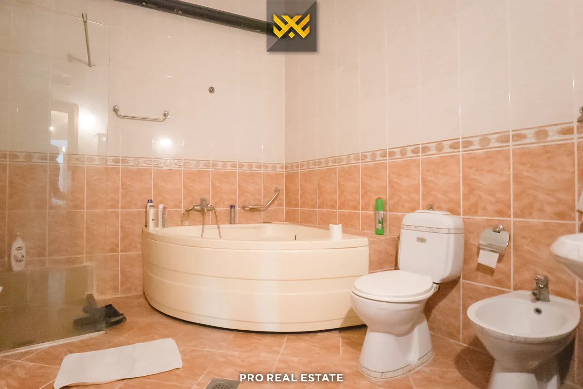 Shtëpi 550m² me #QIRA në Lagjen e Muhaxherëve.
