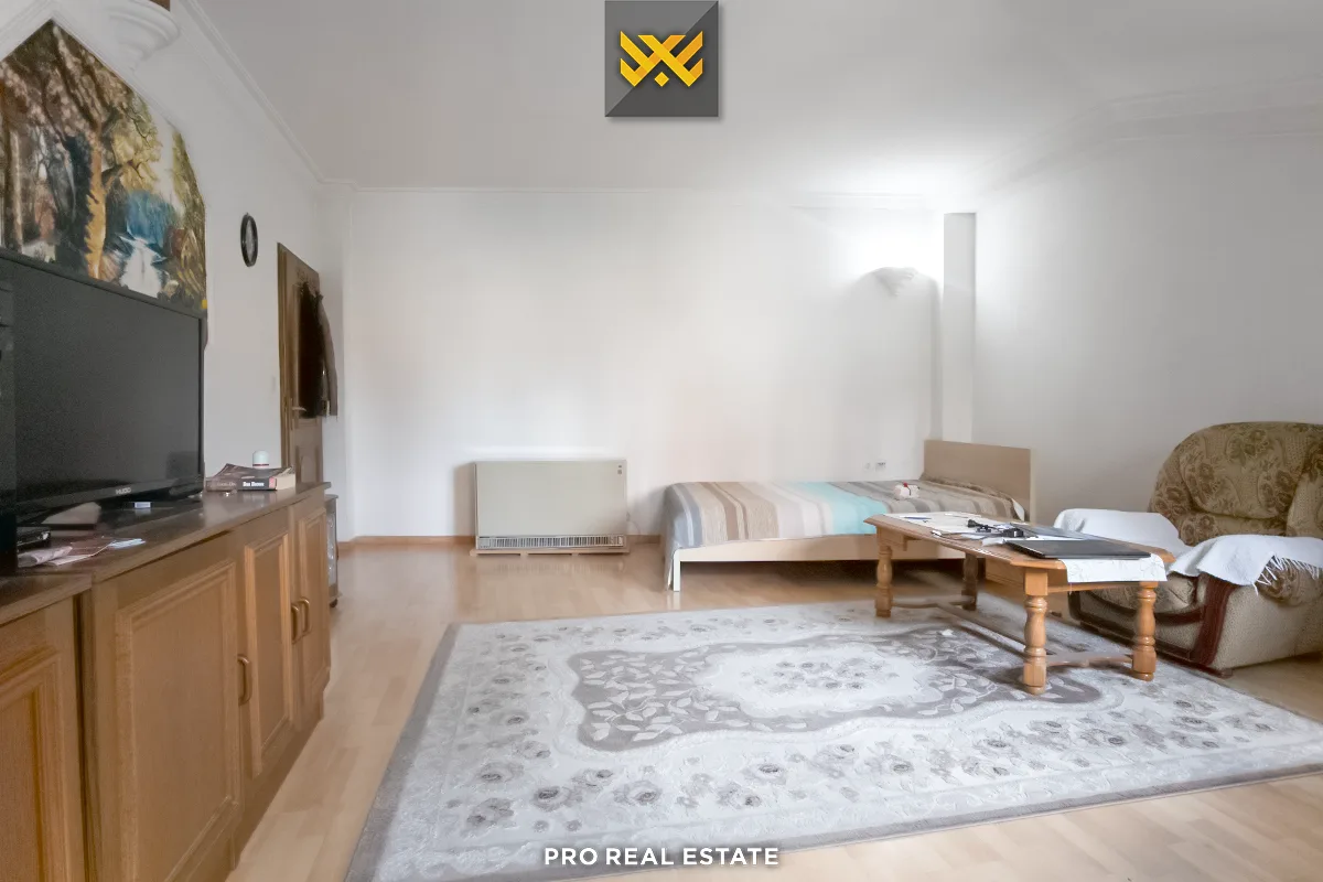 Shtëpi 550m² me #QIRA në Lagjen e Muhaxherëve.