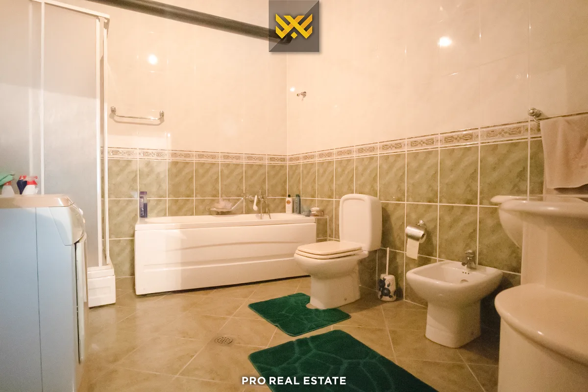Shtëpi 550m² me #QIRA në Lagjen e Muhaxherëve.