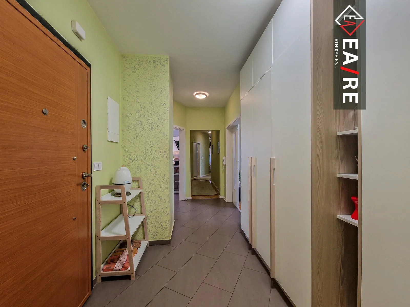 PENT-HOUSE DUPLEX ME QIRA NË AKTASH!