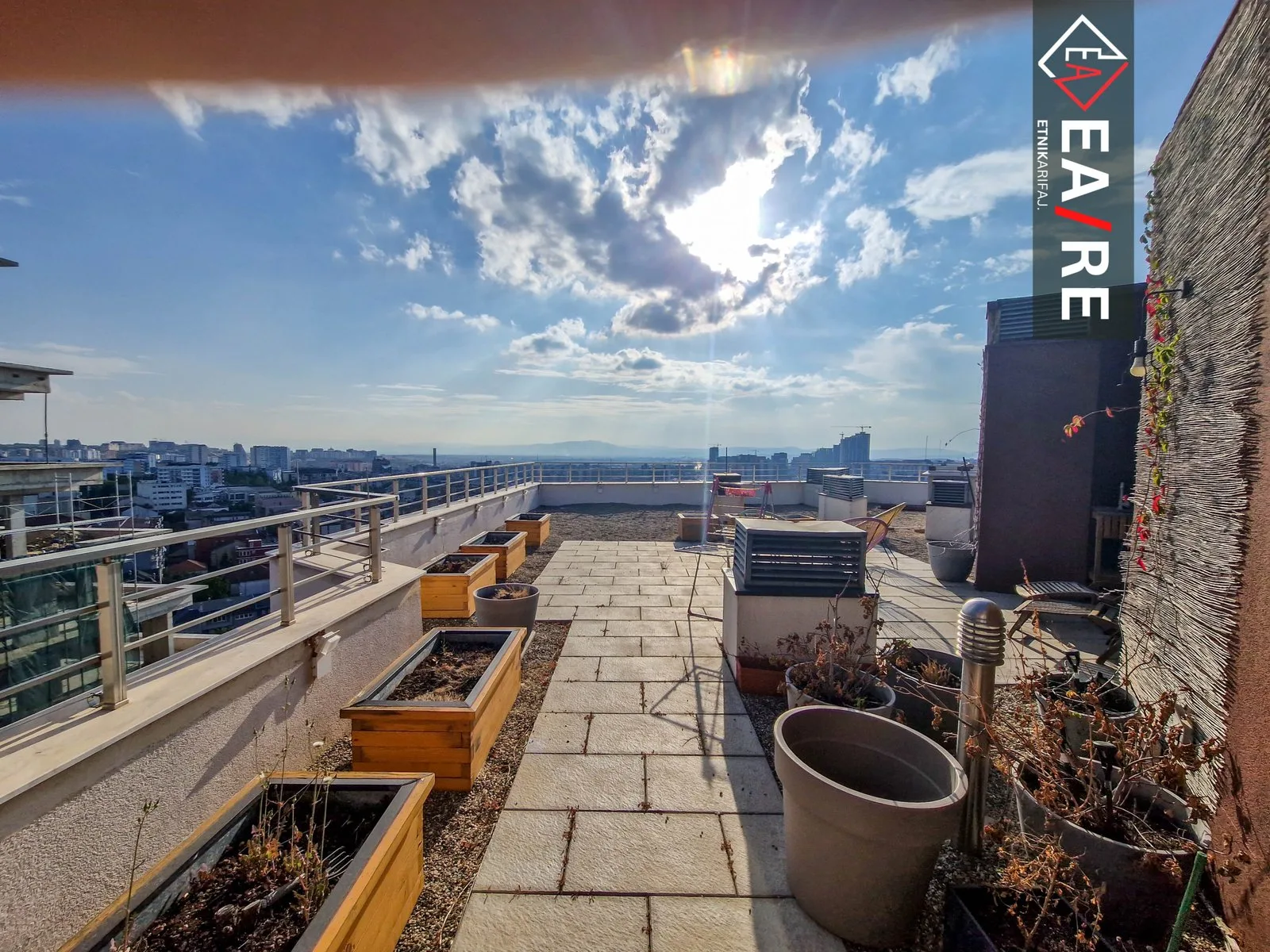 PENT-HOUSE DUPLEX ME QIRA NË AKTASH!
