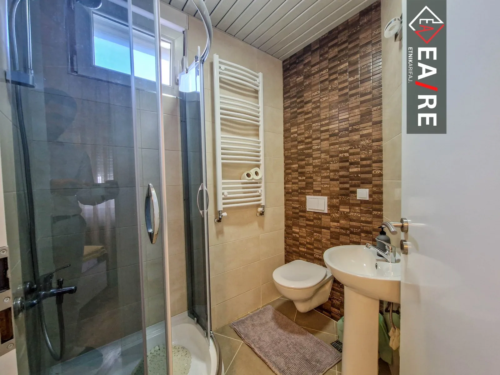 PENT-HOUSE DUPLEX ME QIRA NË AKTASH!