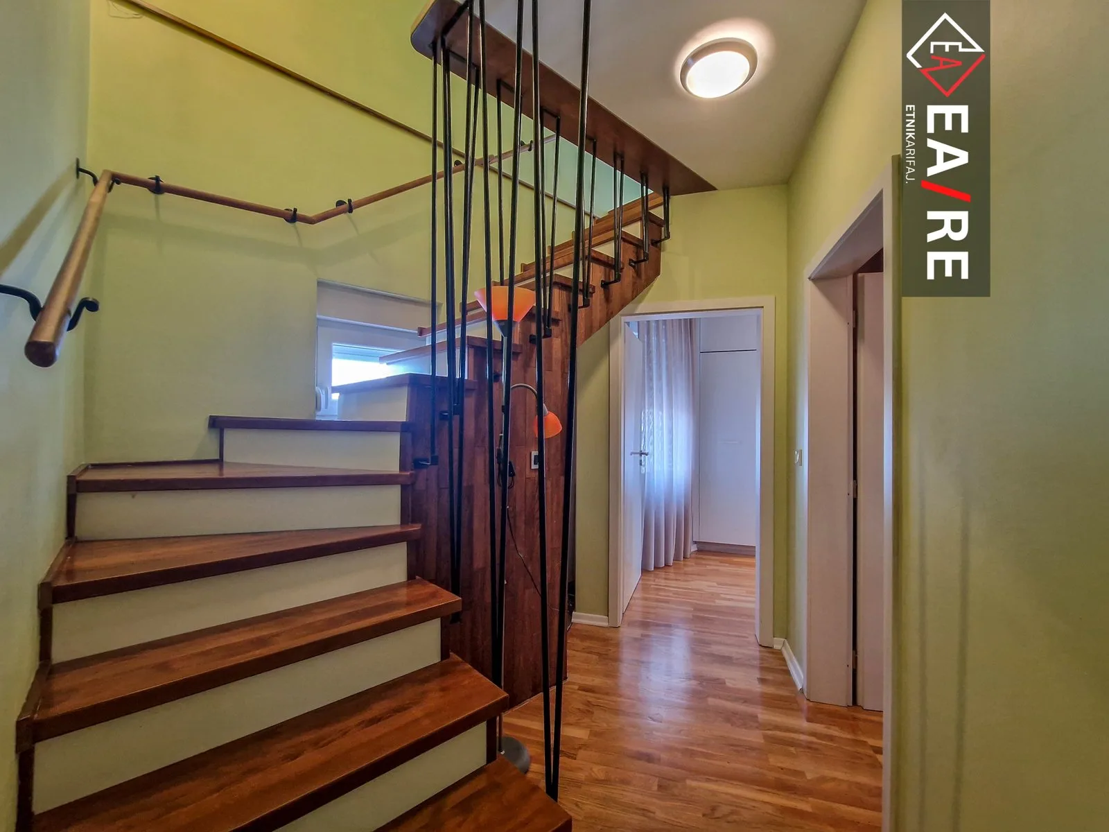 PENT-HOUSE DUPLEX ME QIRA NË AKTASH!