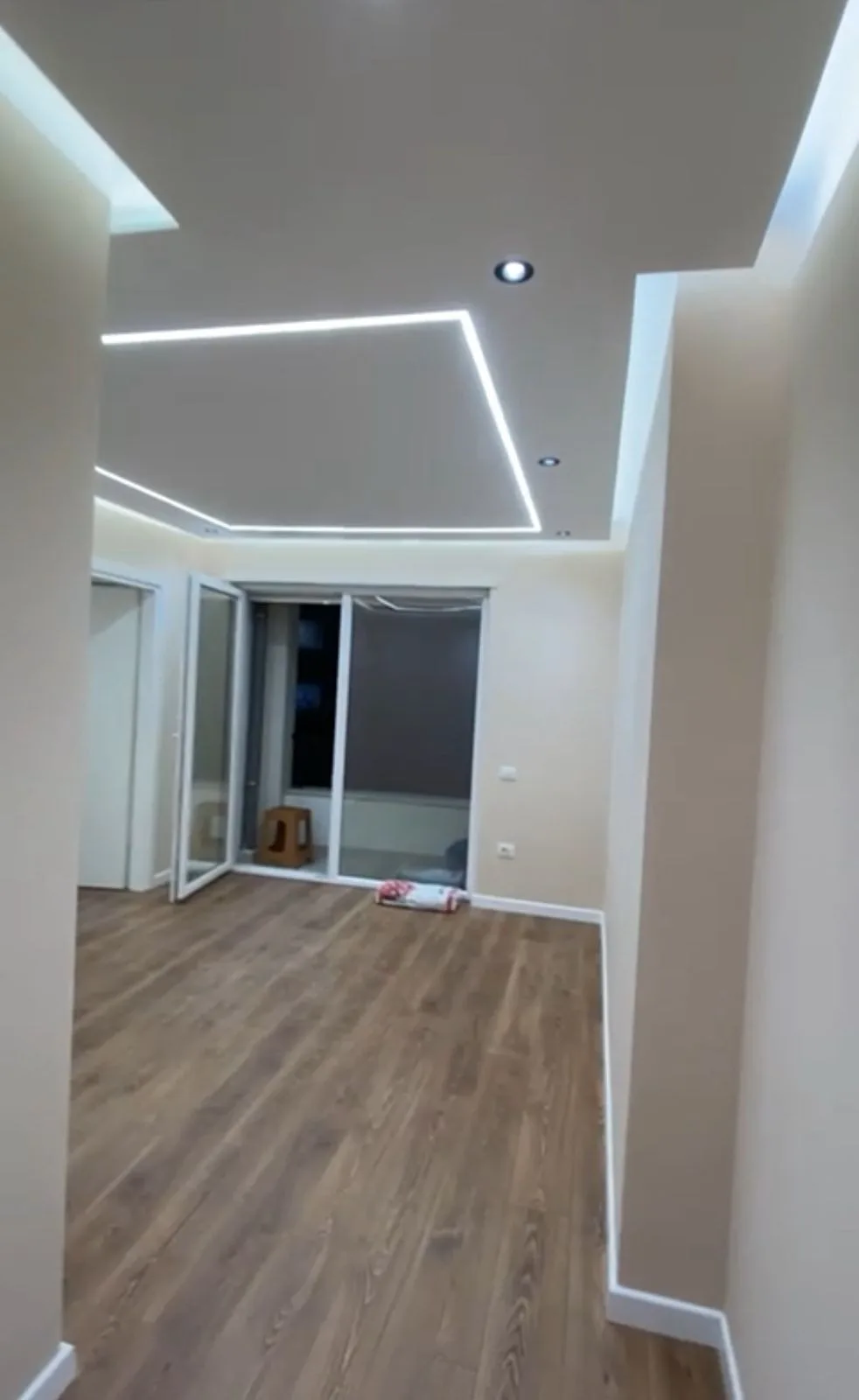 Zyre me qera tek Mize Peza (ID BZ2635) Tirane.