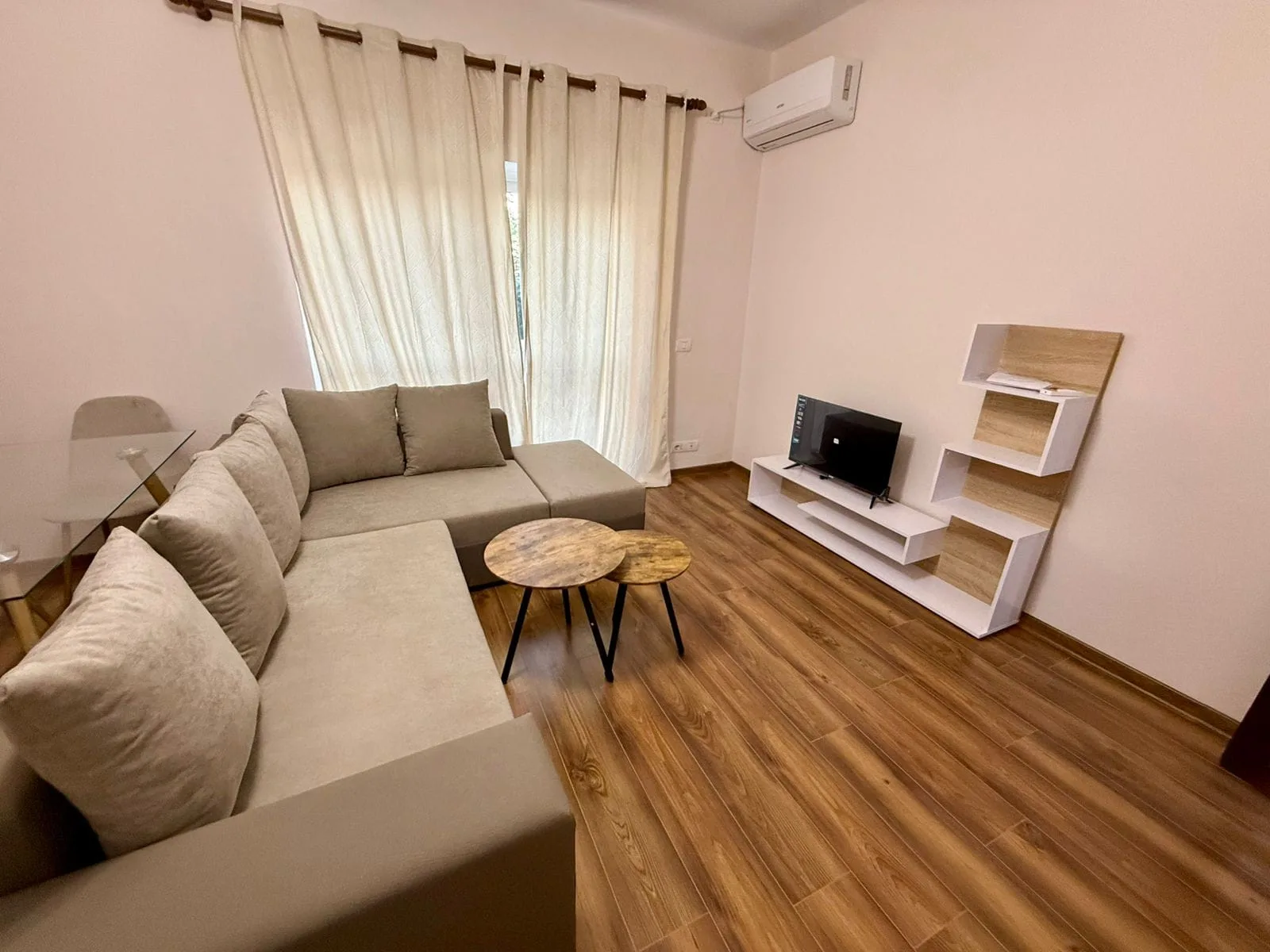 Apartament Me Qera 1+1 Tek Rruga e Kavajes (ID B211374) Tirane