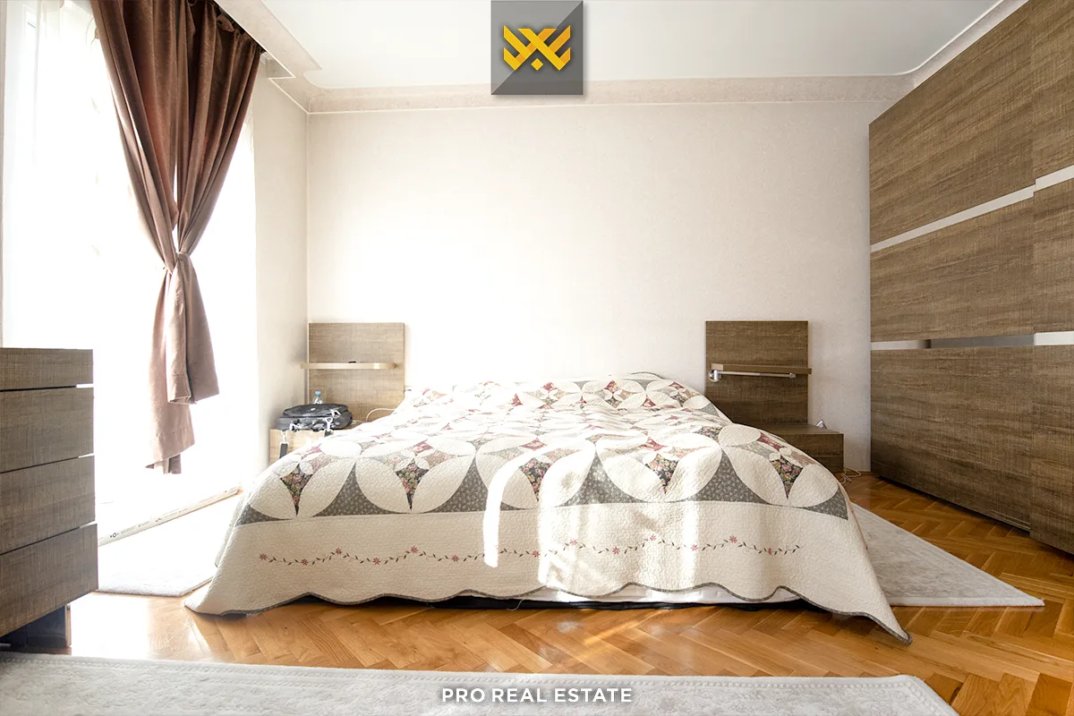 Shtëpi 450m² për #SHITJE në Lagjen e Profesorëve