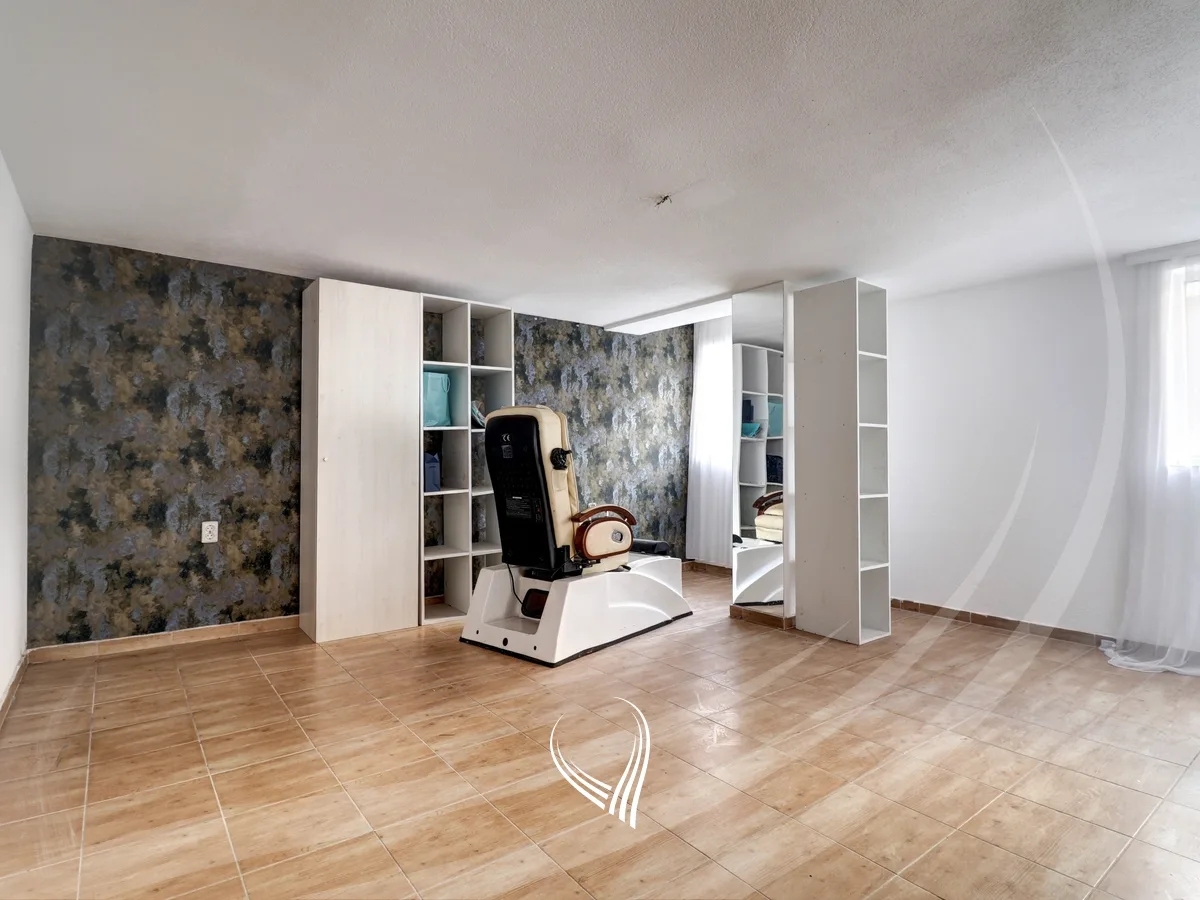 Lokal 50m2 me qira në lagjen Qafa