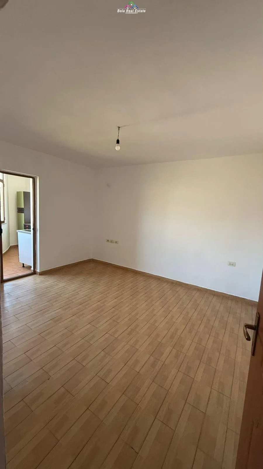 Apartament Me Qera 1+1 Ne Xhamllik (ID B211442) Tirane