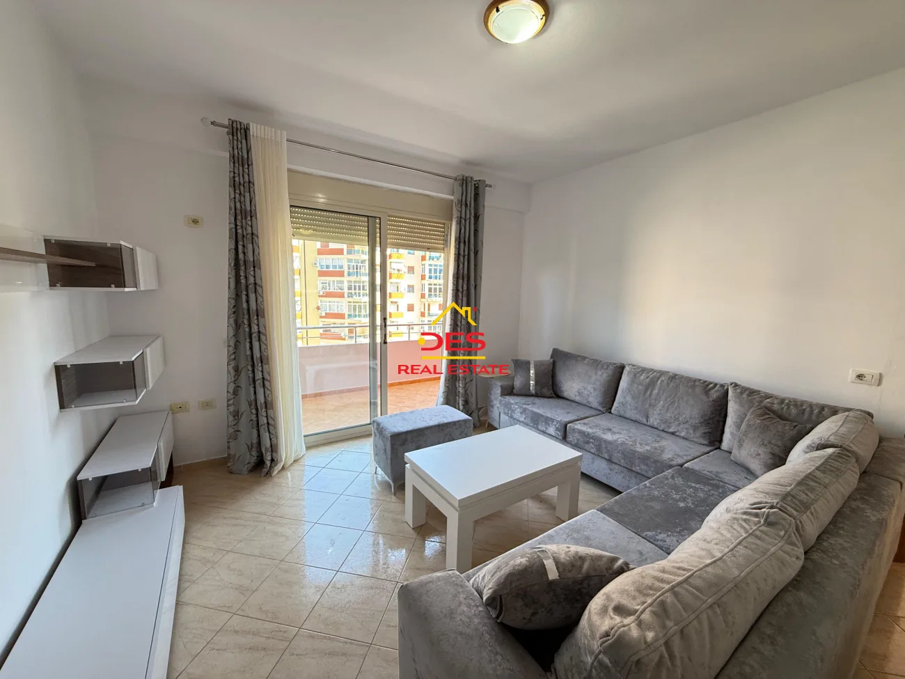 Jepet me qira apartament 1+1 pranë portit, vlorë