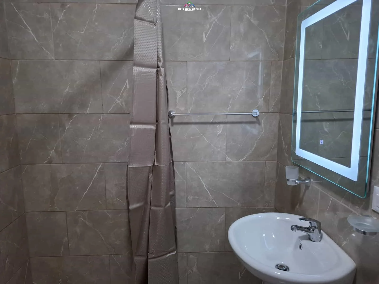 Apartament Me Qera 2+1 Ne 5 Maj ( ID B2201814) Tirane