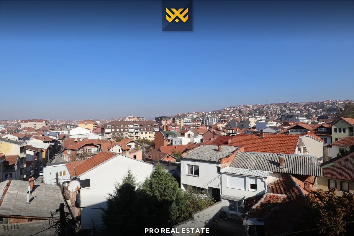 Shtëpi 400m² për #SHITJE në Qendër.