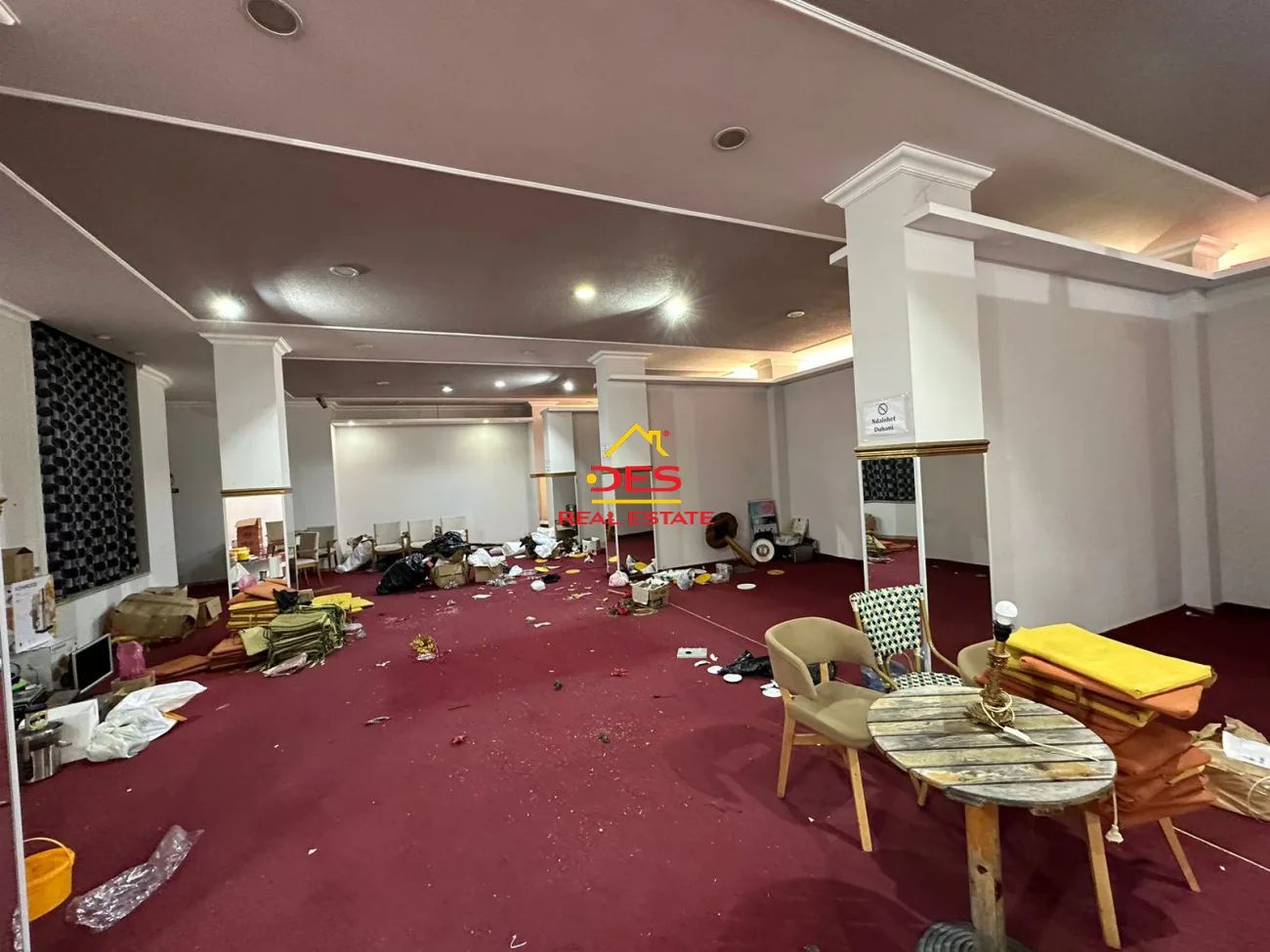 Shitet ambjent biznesi në një nga zonat kryesore të qytetit,elbasan.