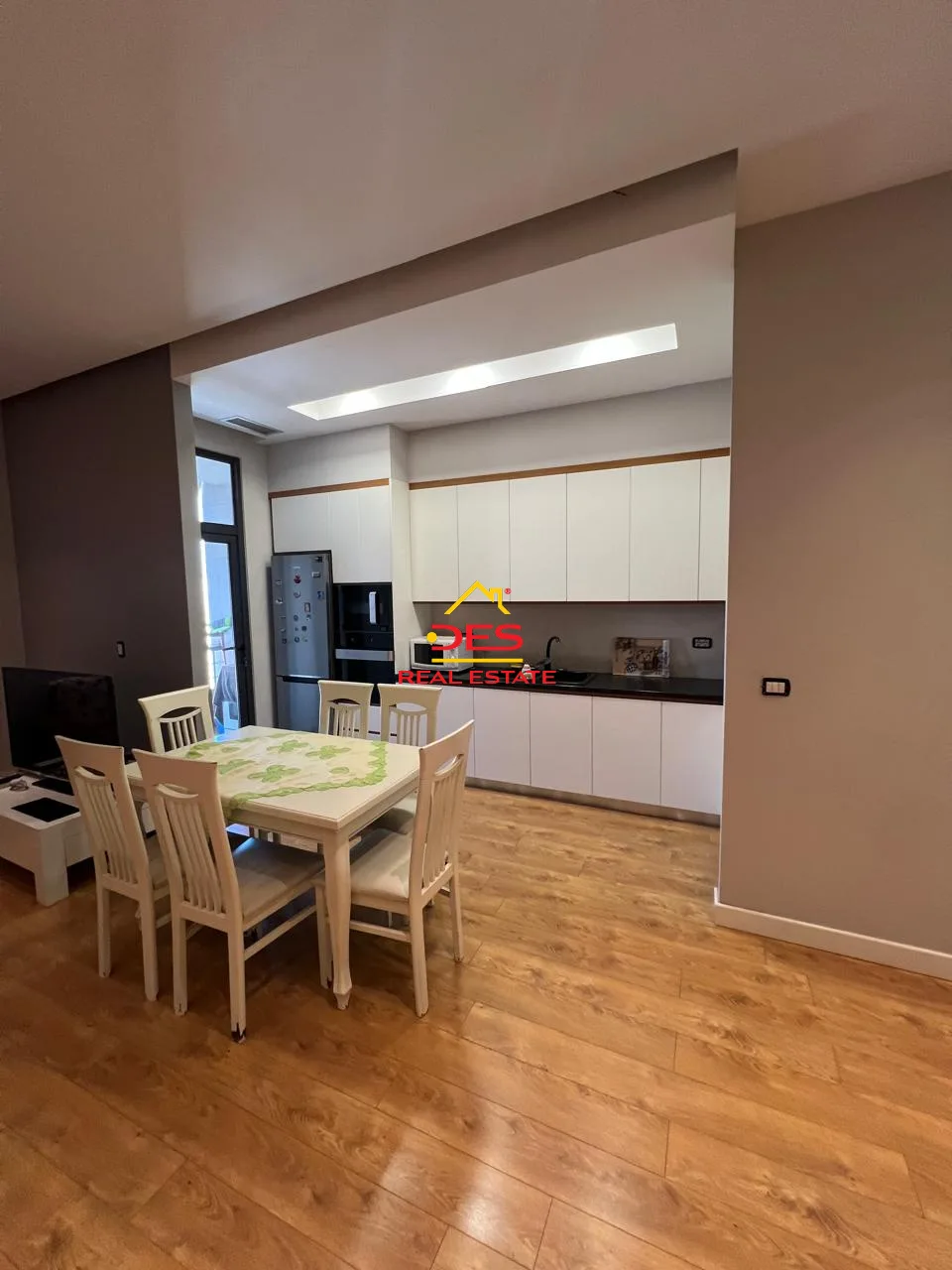 Shitet apartament 3+1+2 në astir, tiranë.
