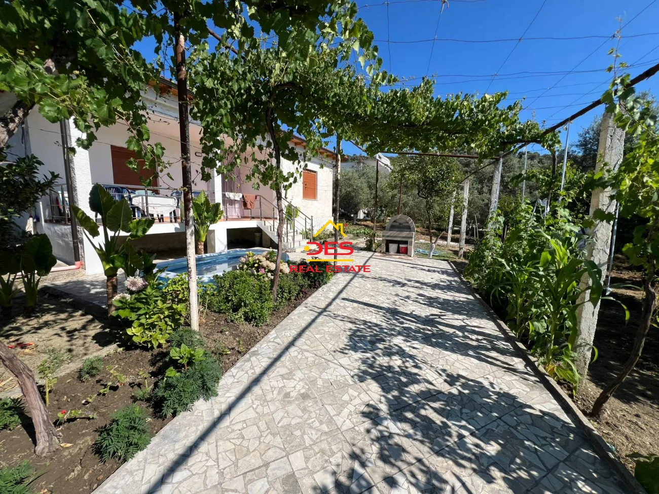 Shitet shtëpi private tek ish-fabrika e çimentos, vlorë.
