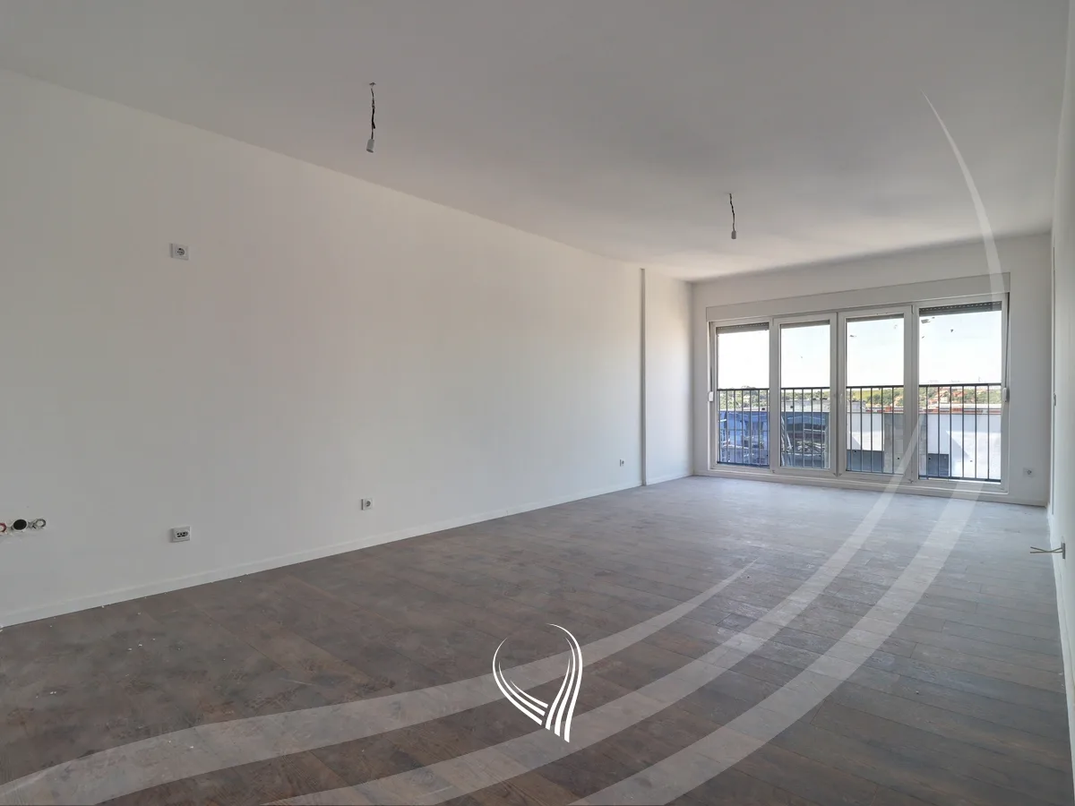 Banesë me 3 dhoma gjumi në shitje në lagjen Mati 1